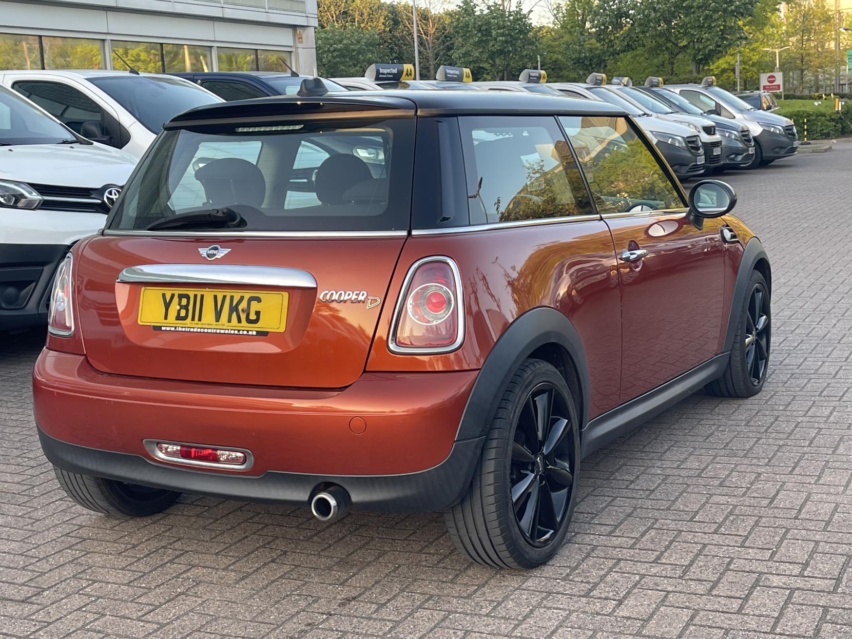 MINI Hatch 2.0 Cooper D Hatchback 3dr Diesel Auto Euro 5 (112 ps)