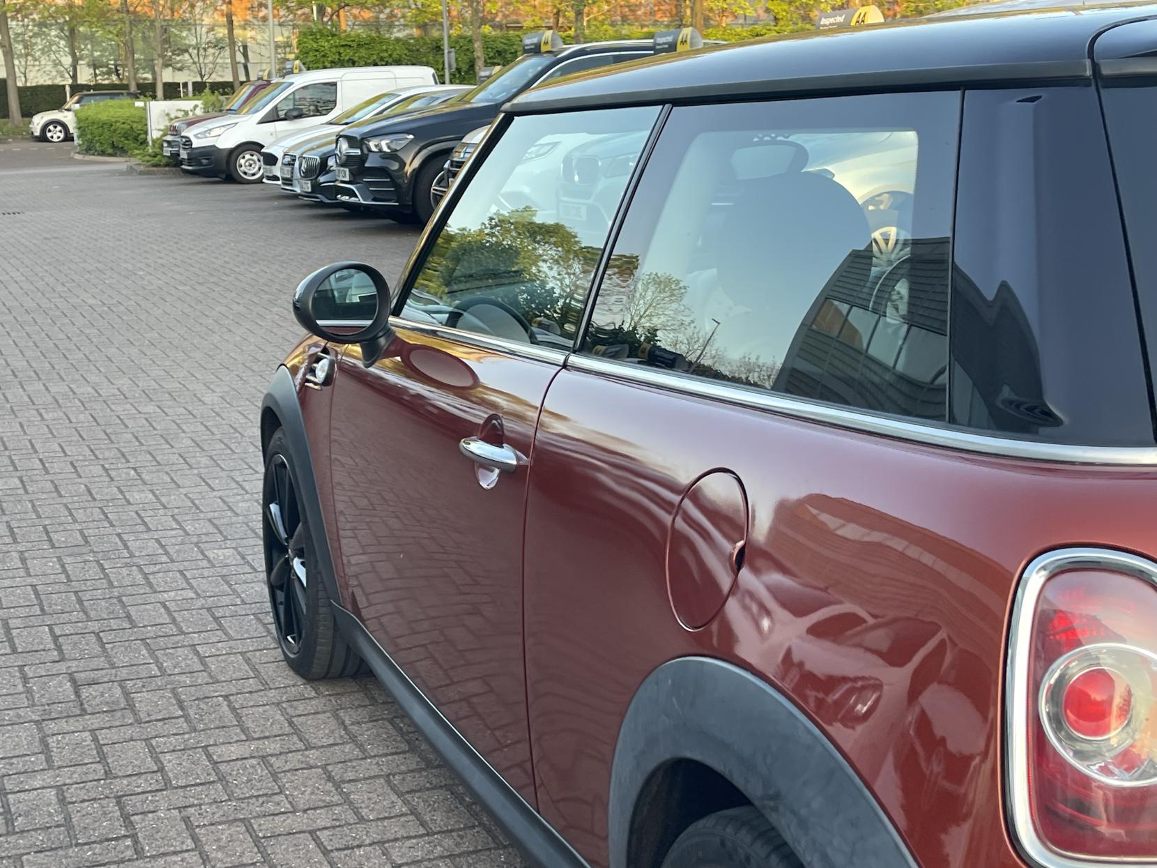 MINI Hatch 2.0 Cooper D Hatchback 3dr Diesel Auto Euro 5 (112 ps)