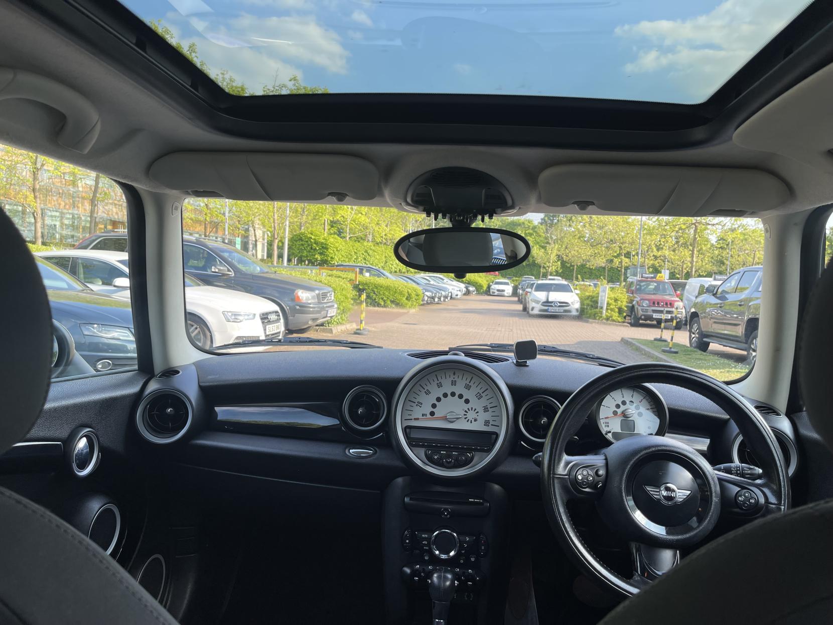 MINI Hatch 2.0 Cooper D Hatchback 3dr Diesel Auto Euro 5 (112 ps)