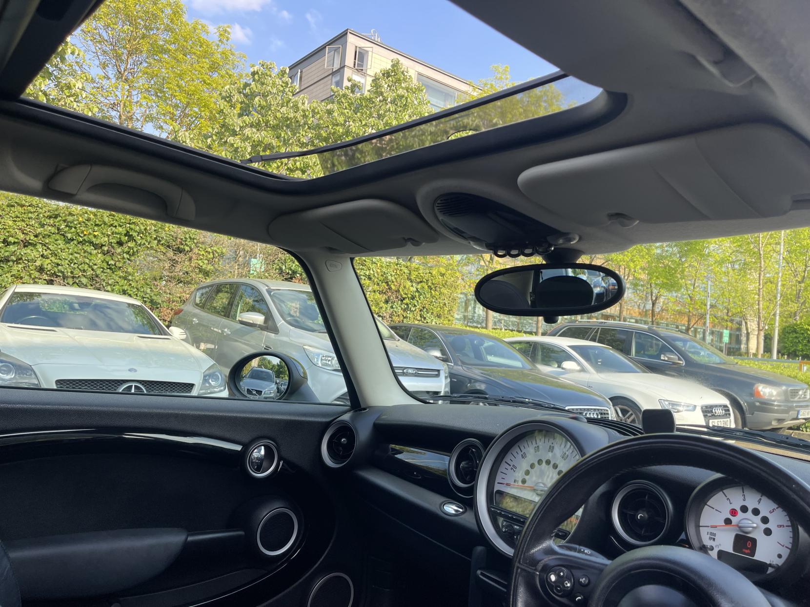 MINI Hatch 2.0 Cooper D Hatchback 3dr Diesel Auto Euro 5 (112 ps)