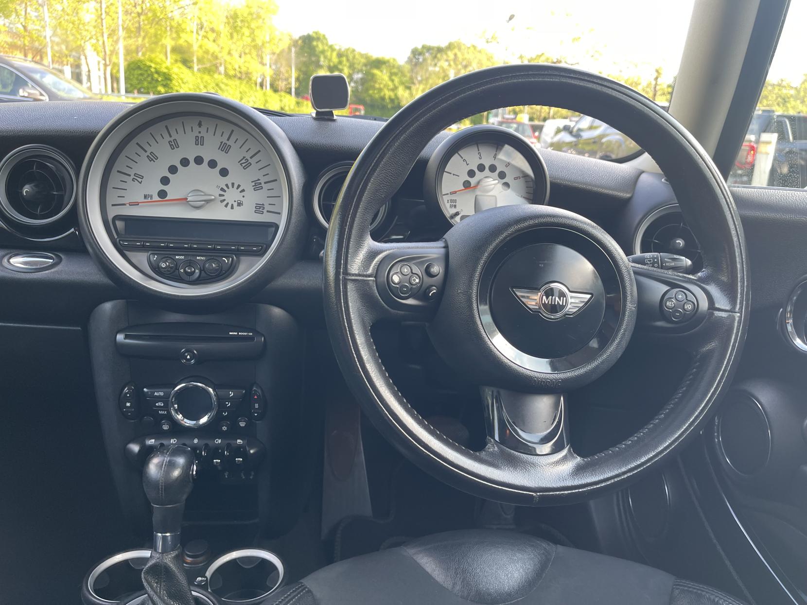 MINI Hatch 2.0 Cooper D Hatchback 3dr Diesel Auto Euro 5 (112 ps)