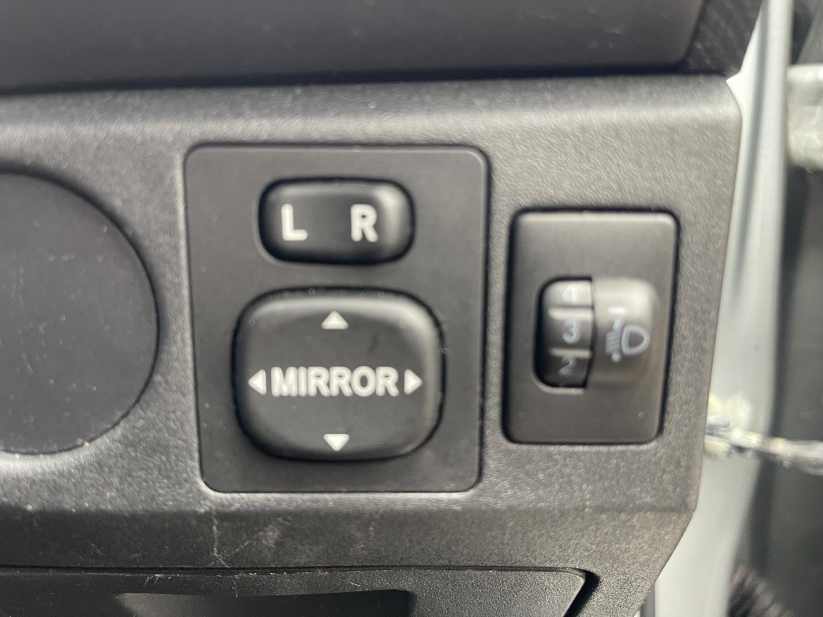 Toyota Yaris 1.3 VVT-i TR Hatchback 5dr Petrol Manual (141 g/km, 85 bhp)