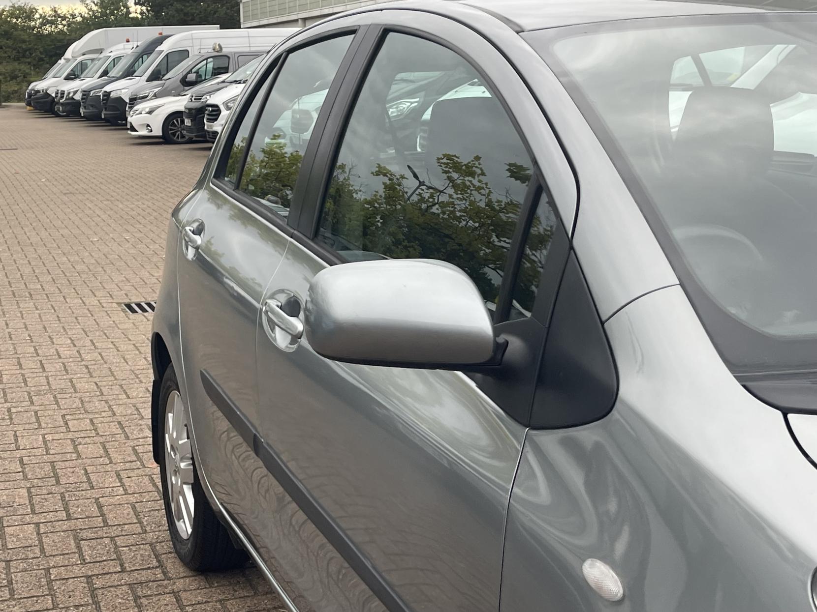 Toyota Yaris 1.3 VVT-i TR Hatchback 5dr Petrol Manual (141 g/km, 85 bhp)