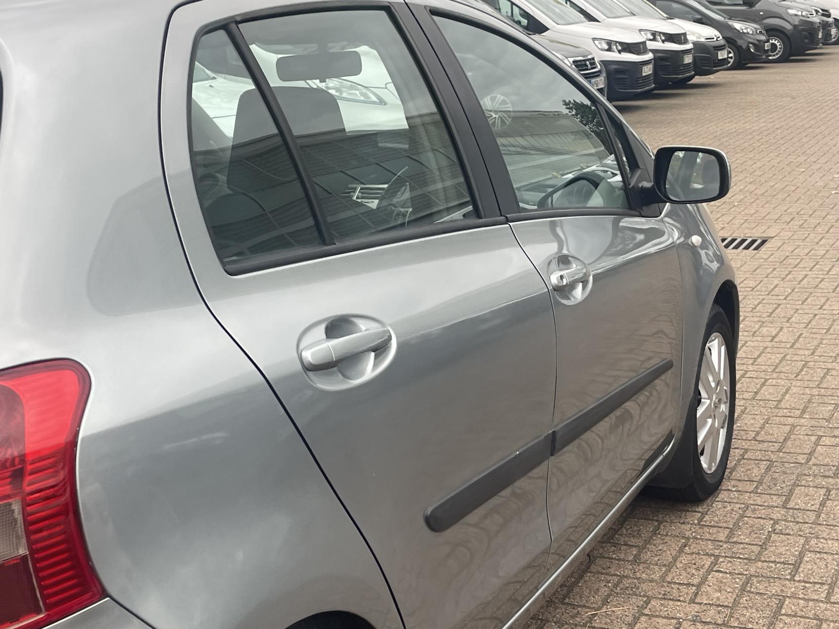 Toyota Yaris 1.3 VVT-i TR Hatchback 5dr Petrol Manual (141 g/km, 85 bhp)
