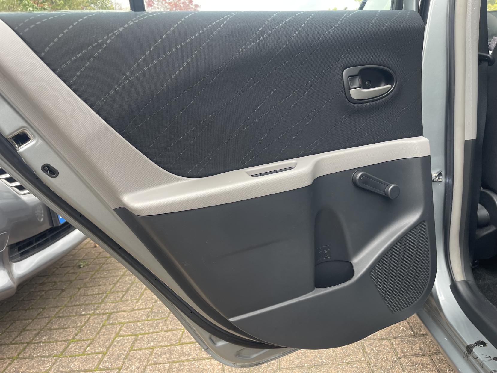 Toyota Yaris 1.3 VVT-i TR Hatchback 5dr Petrol Manual (141 g/km, 85 bhp)