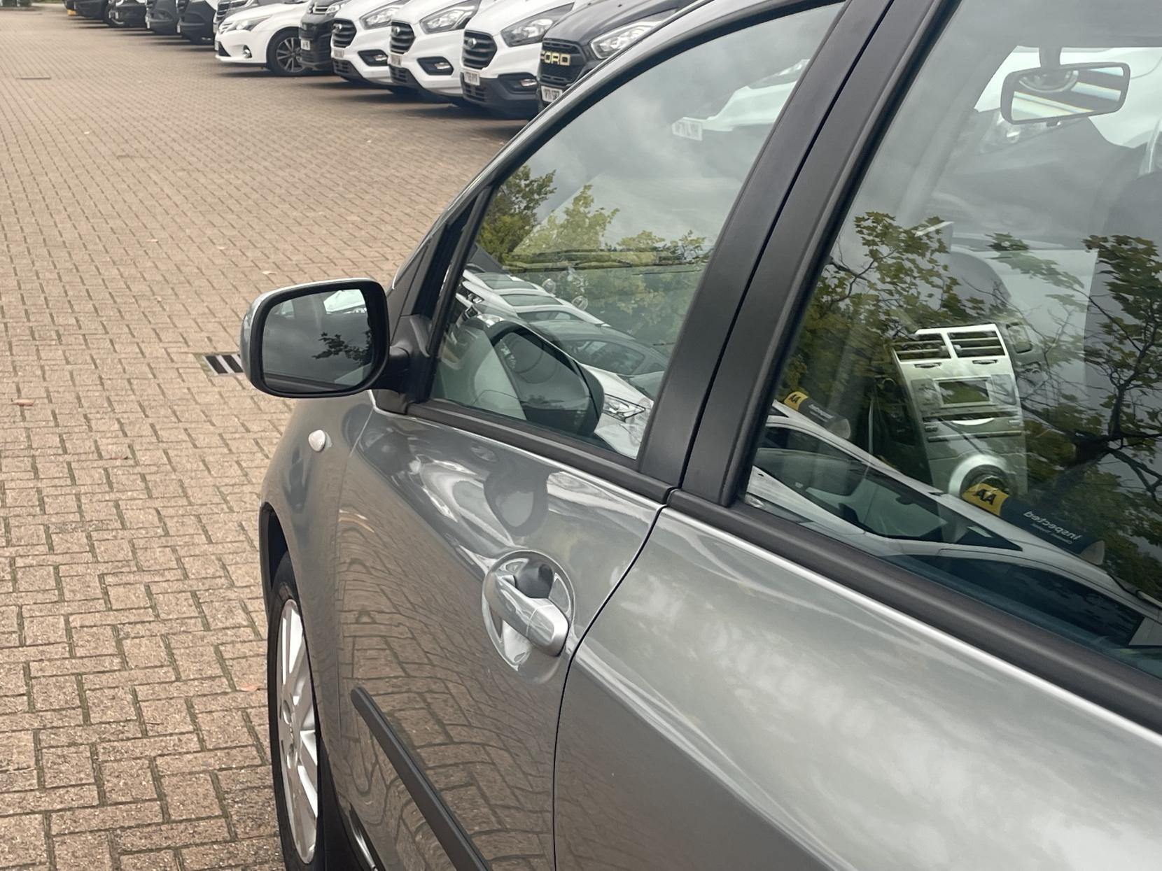Toyota Yaris 1.3 VVT-i TR Hatchback 5dr Petrol Manual (141 g/km, 85 bhp)