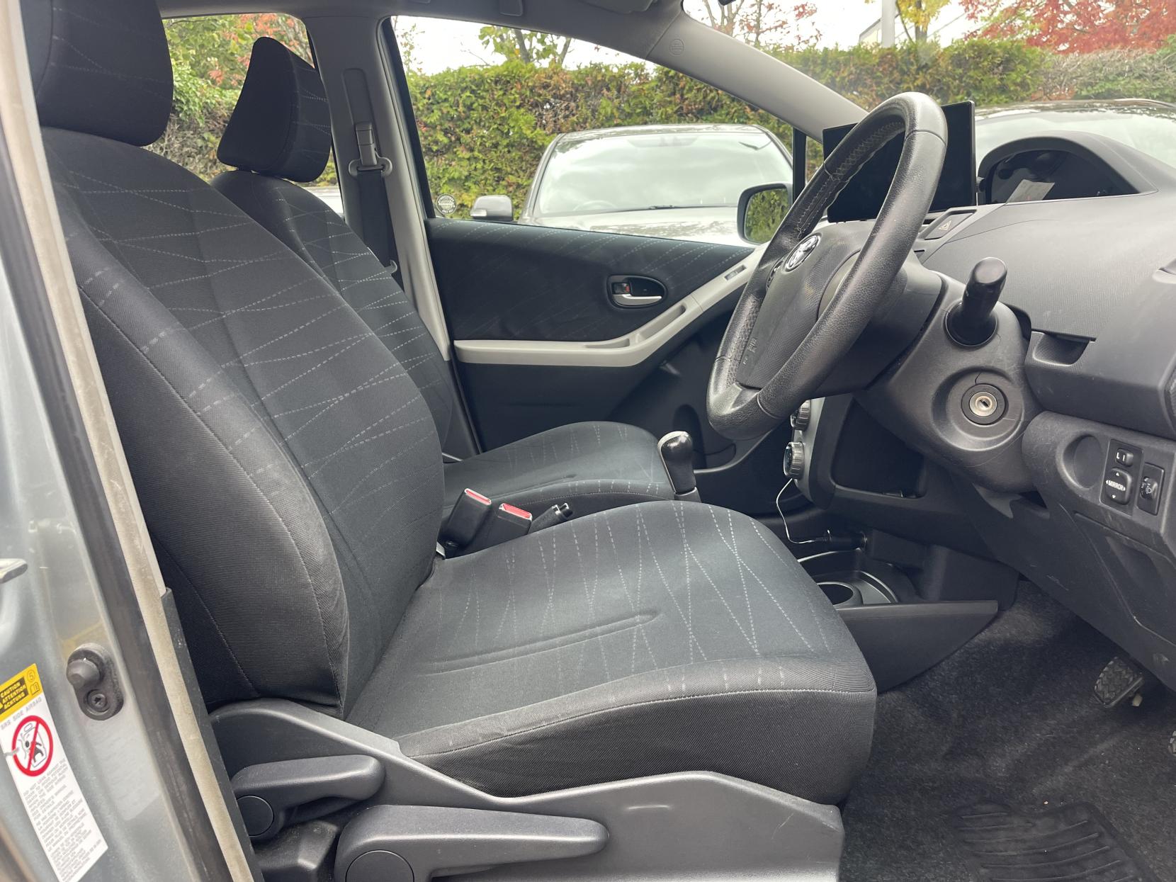 Toyota Yaris 1.3 VVT-i TR Hatchback 5dr Petrol Manual (141 g/km, 85 bhp)