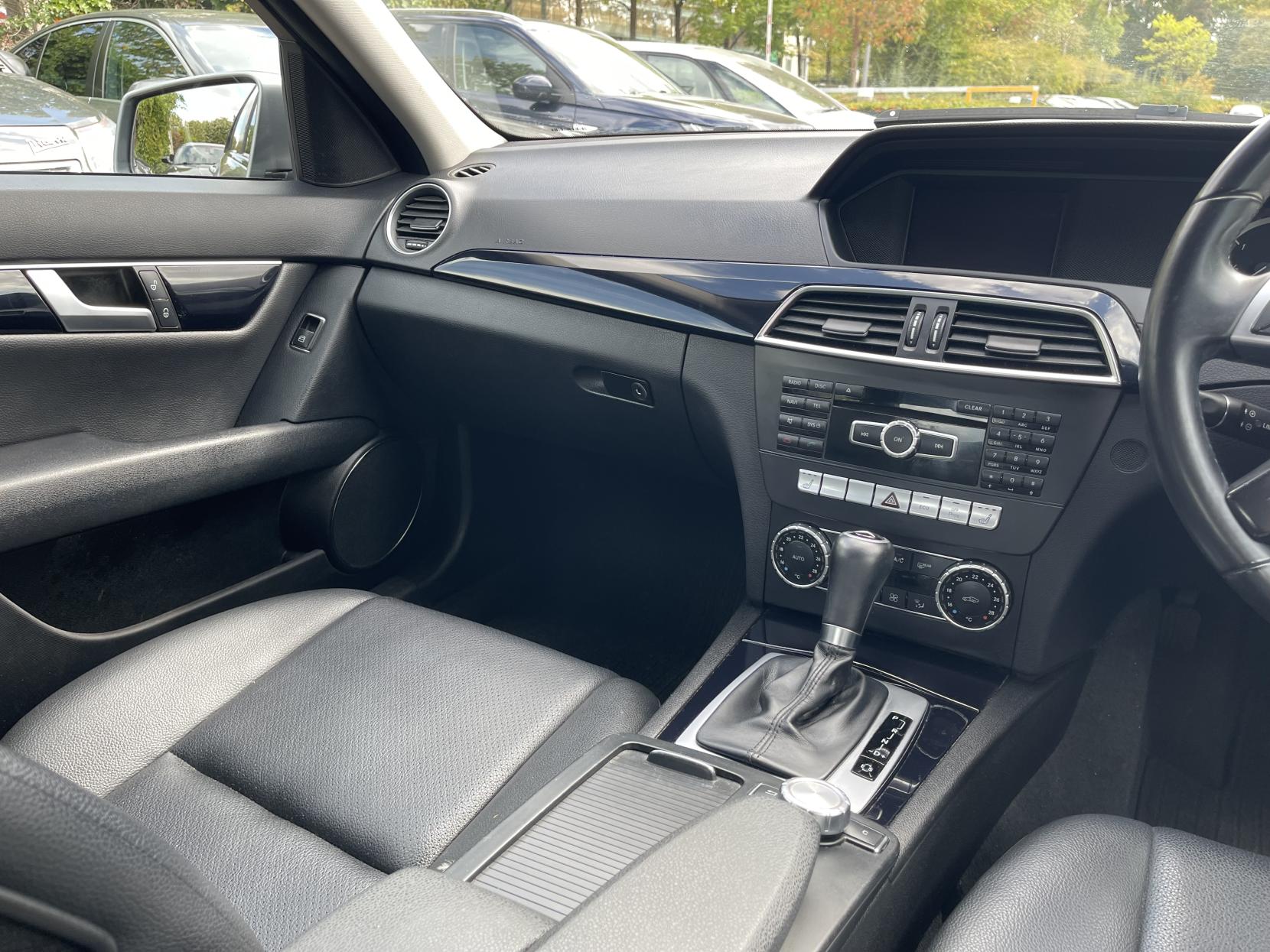Mercedes-Benz C Class 1.6 C180 BlueEfficiency Executive SE Saloon 4dr Petrol G-Tronic+ Euro 5 (s/s) (156 ps)