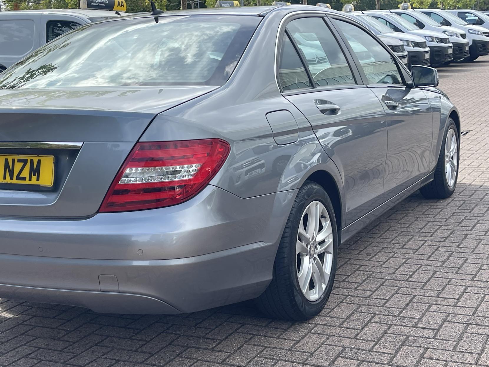 Mercedes-Benz C Class 1.6 C180 BlueEfficiency Executive SE Saloon 4dr Petrol G-Tronic+ Euro 5 (s/s) (156 ps)