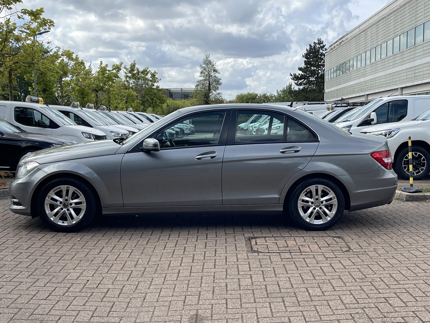 Mercedes-Benz C Class 1.6 C180 BlueEfficiency Executive SE Saloon 4dr Petrol G-Tronic+ Euro 5 (s/s) (156 ps)