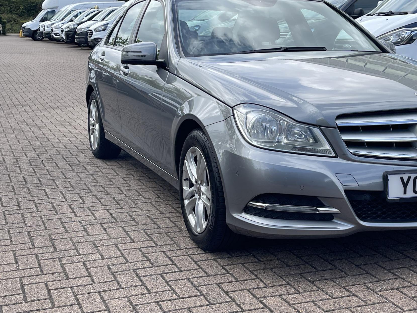 Mercedes-Benz C Class 1.6 C180 BlueEfficiency Executive SE Saloon 4dr Petrol G-Tronic+ Euro 5 (s/s) (156 ps)
