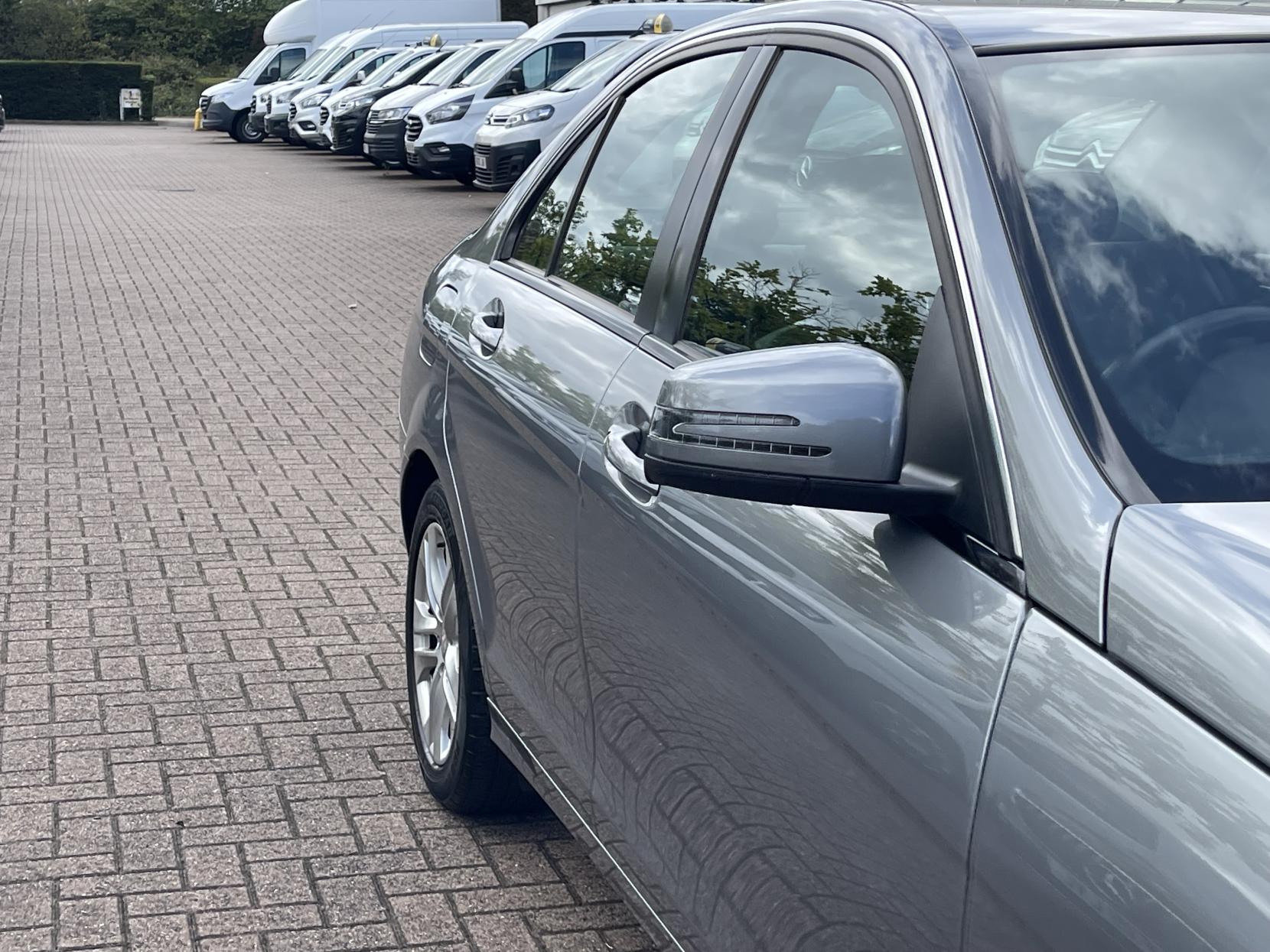 Mercedes-Benz C Class 1.6 C180 BlueEfficiency Executive SE Saloon 4dr Petrol G-Tronic+ Euro 5 (s/s) (156 ps)