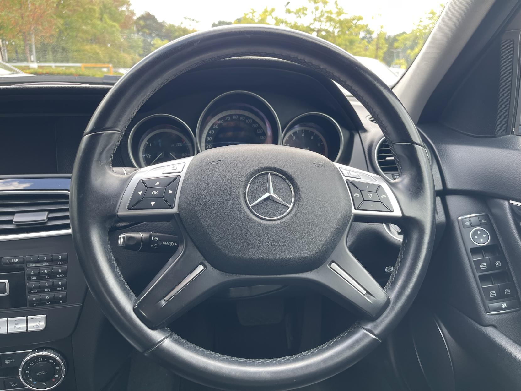 Mercedes-Benz C Class 1.6 C180 BlueEfficiency Executive SE Saloon 4dr Petrol G-Tronic+ Euro 5 (s/s) (156 ps)