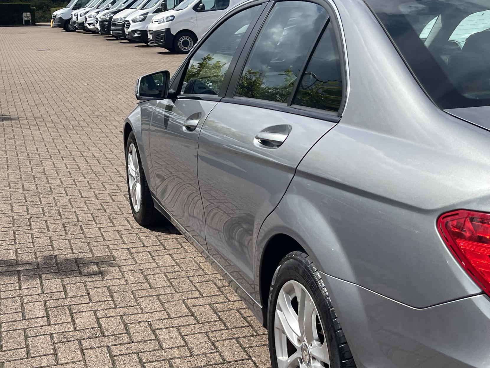 Mercedes-Benz C Class 1.6 C180 BlueEfficiency Executive SE Saloon 4dr Petrol G-Tronic+ Euro 5 (s/s) (156 ps)
