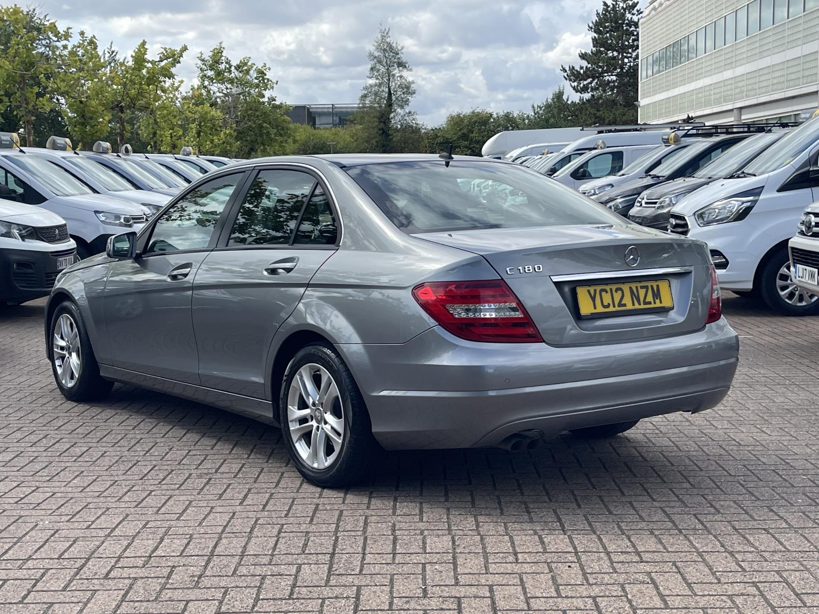 Mercedes-Benz C Class 1.6 C180 BlueEfficiency Executive SE Saloon 4dr Petrol G-Tronic+ Euro 5 (s/s) (156 ps)