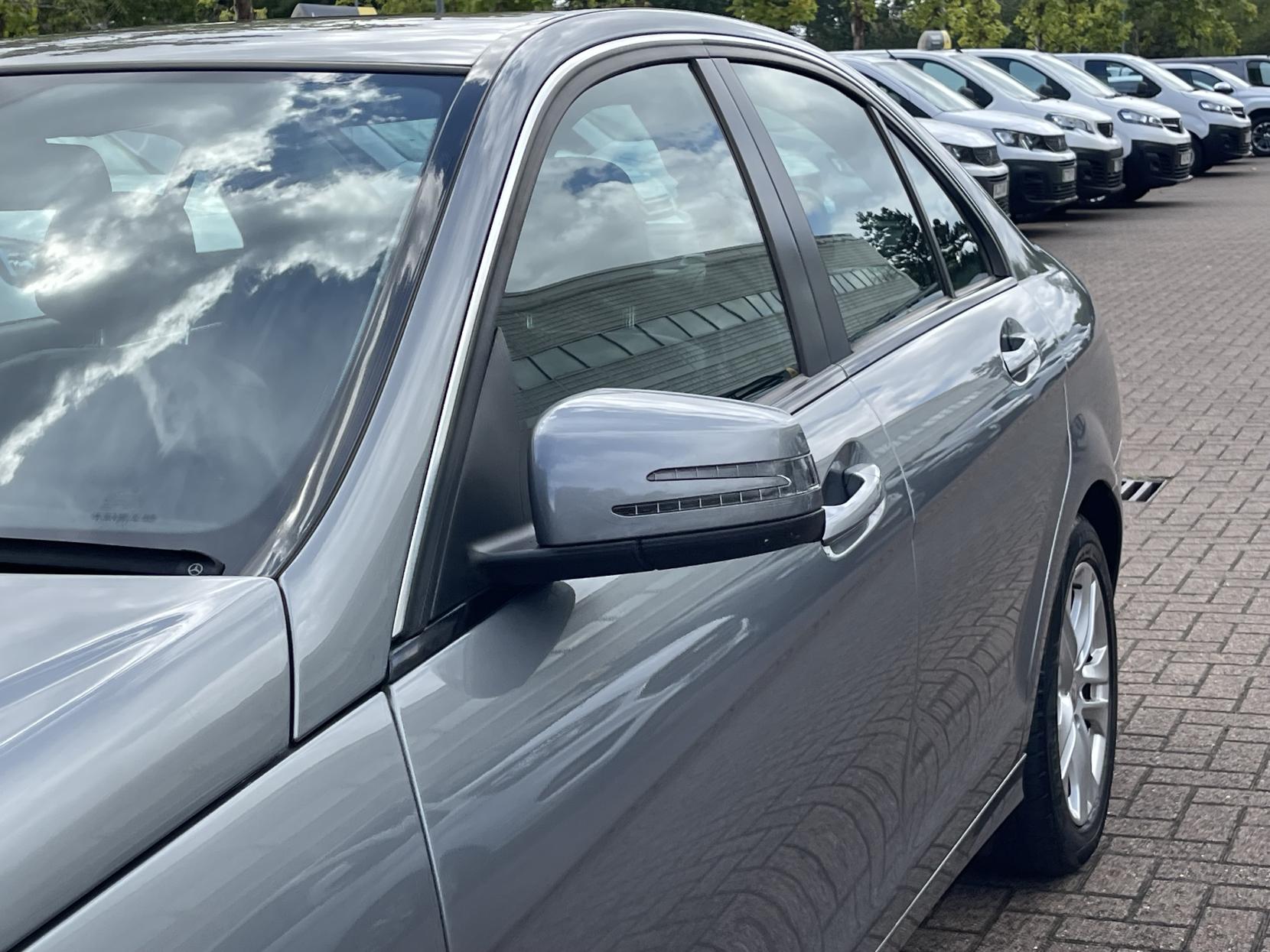 Mercedes-Benz C Class 1.6 C180 BlueEfficiency Executive SE Saloon 4dr Petrol G-Tronic+ Euro 5 (s/s) (156 ps)