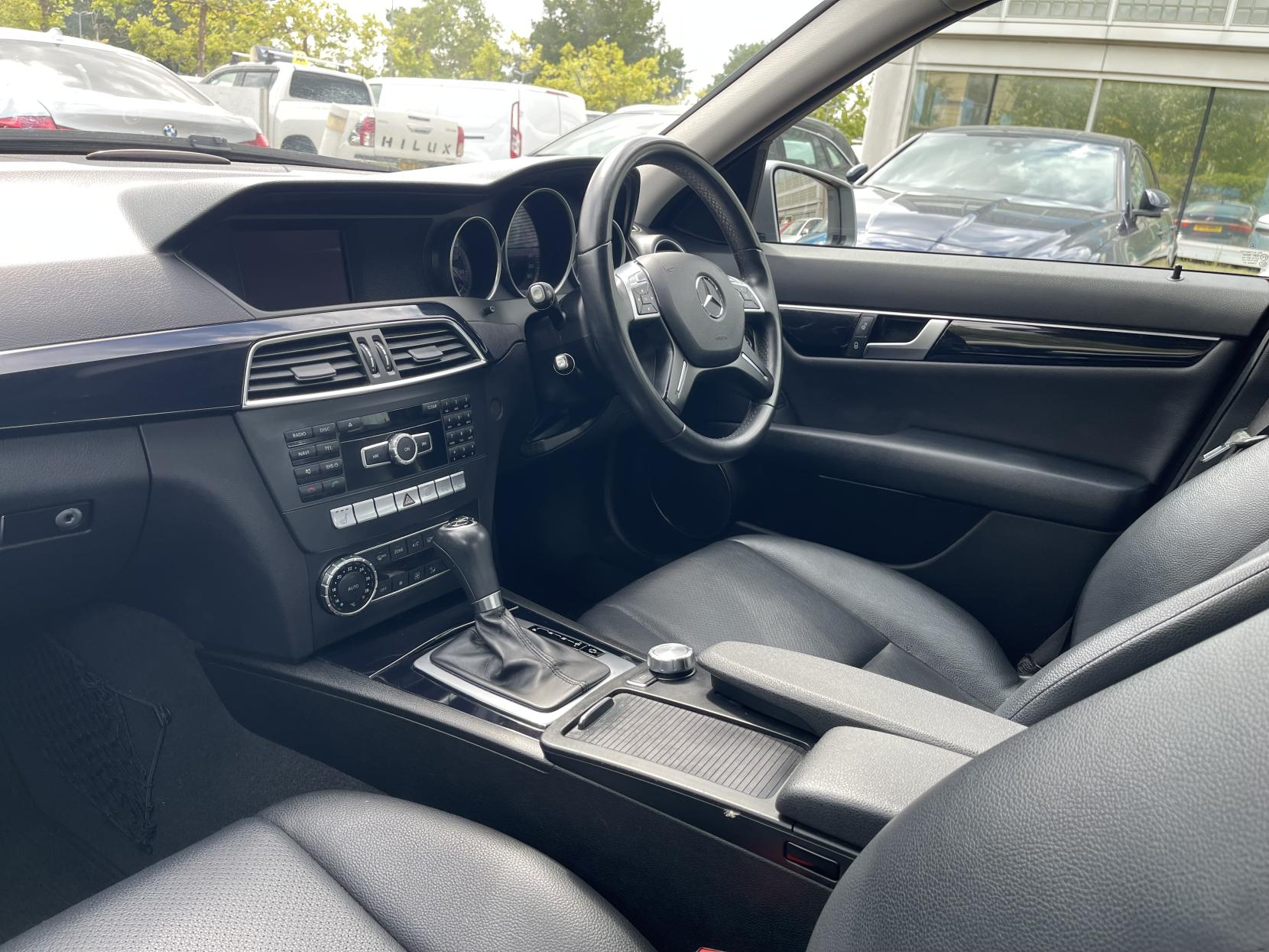 Mercedes-Benz C Class 1.6 C180 BlueEfficiency Executive SE Saloon 4dr Petrol G-Tronic+ Euro 5 (s/s) (156 ps)