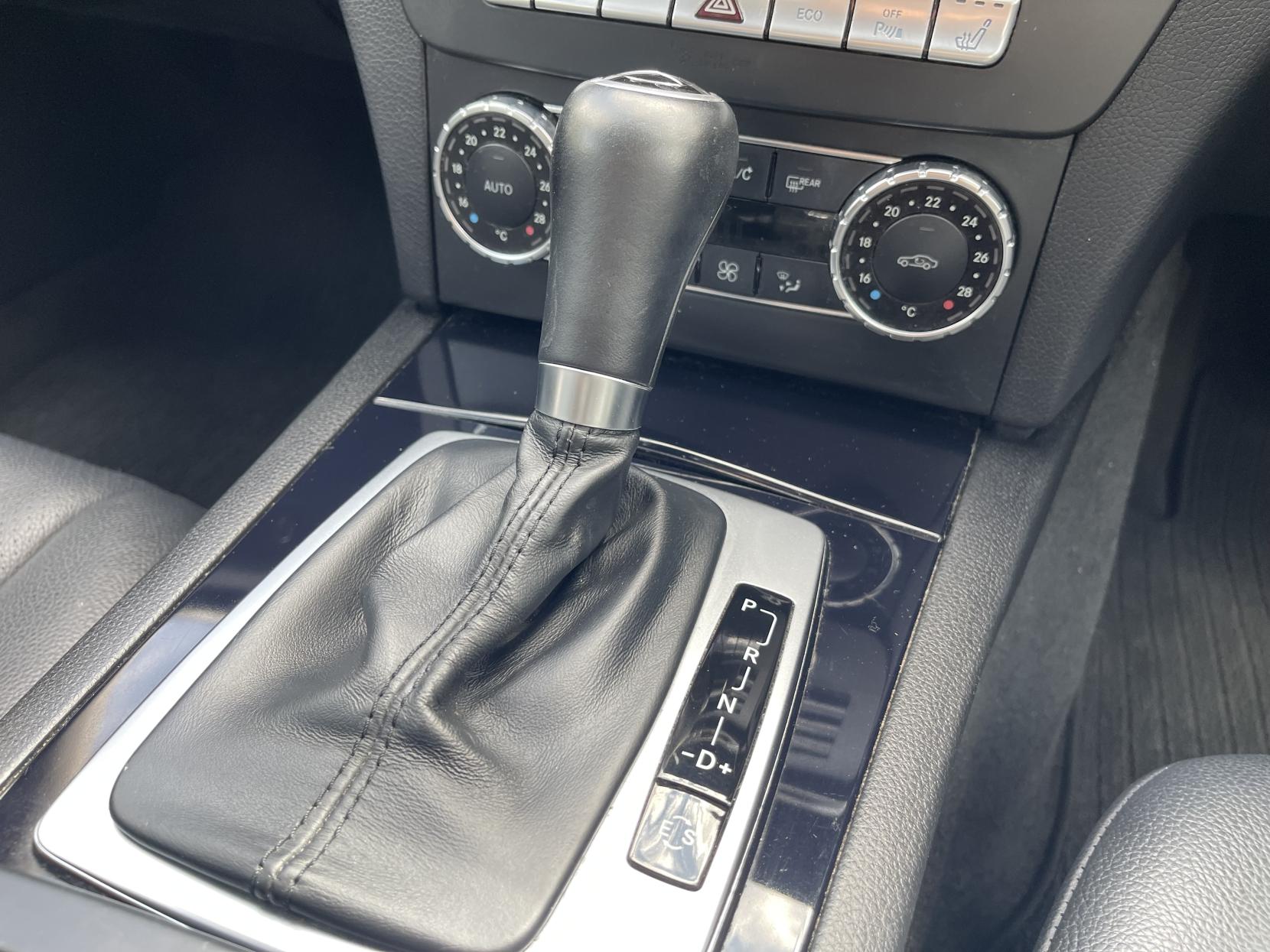 Mercedes-Benz C Class 1.6 C180 BlueEfficiency Executive SE Saloon 4dr Petrol G-Tronic+ Euro 5 (s/s) (156 ps)