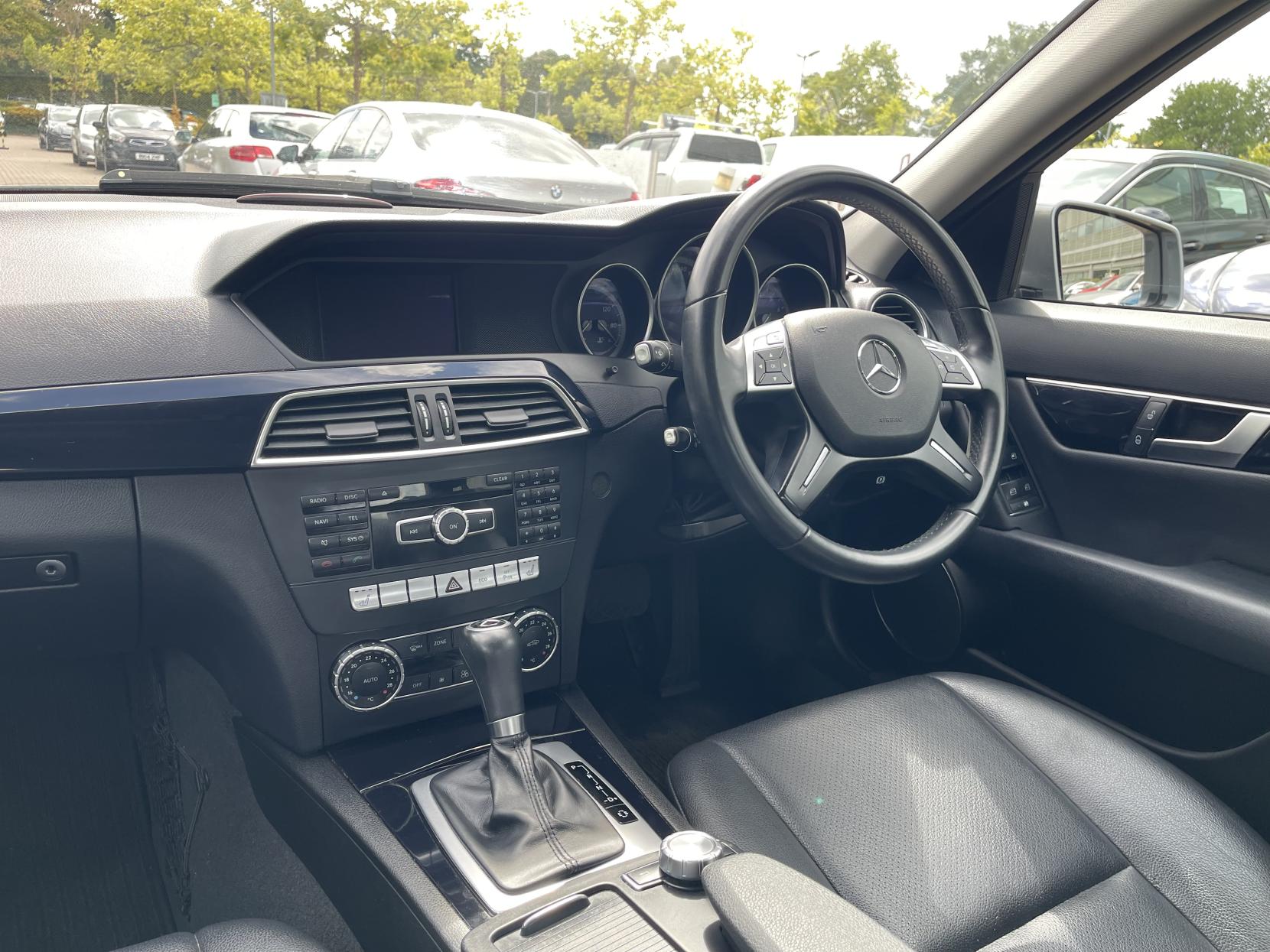 Mercedes-Benz C Class 1.6 C180 BlueEfficiency Executive SE Saloon 4dr Petrol G-Tronic+ Euro 5 (s/s) (156 ps)