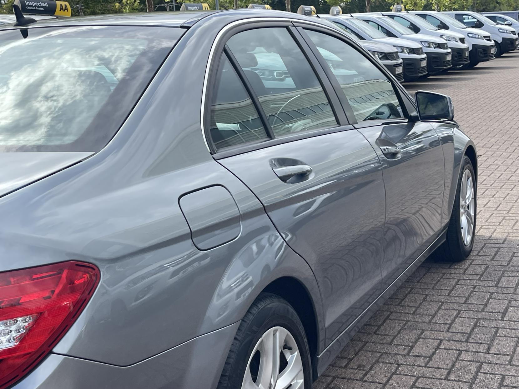 Mercedes-Benz C Class 1.6 C180 BlueEfficiency Executive SE Saloon 4dr Petrol G-Tronic+ Euro 5 (s/s) (156 ps)