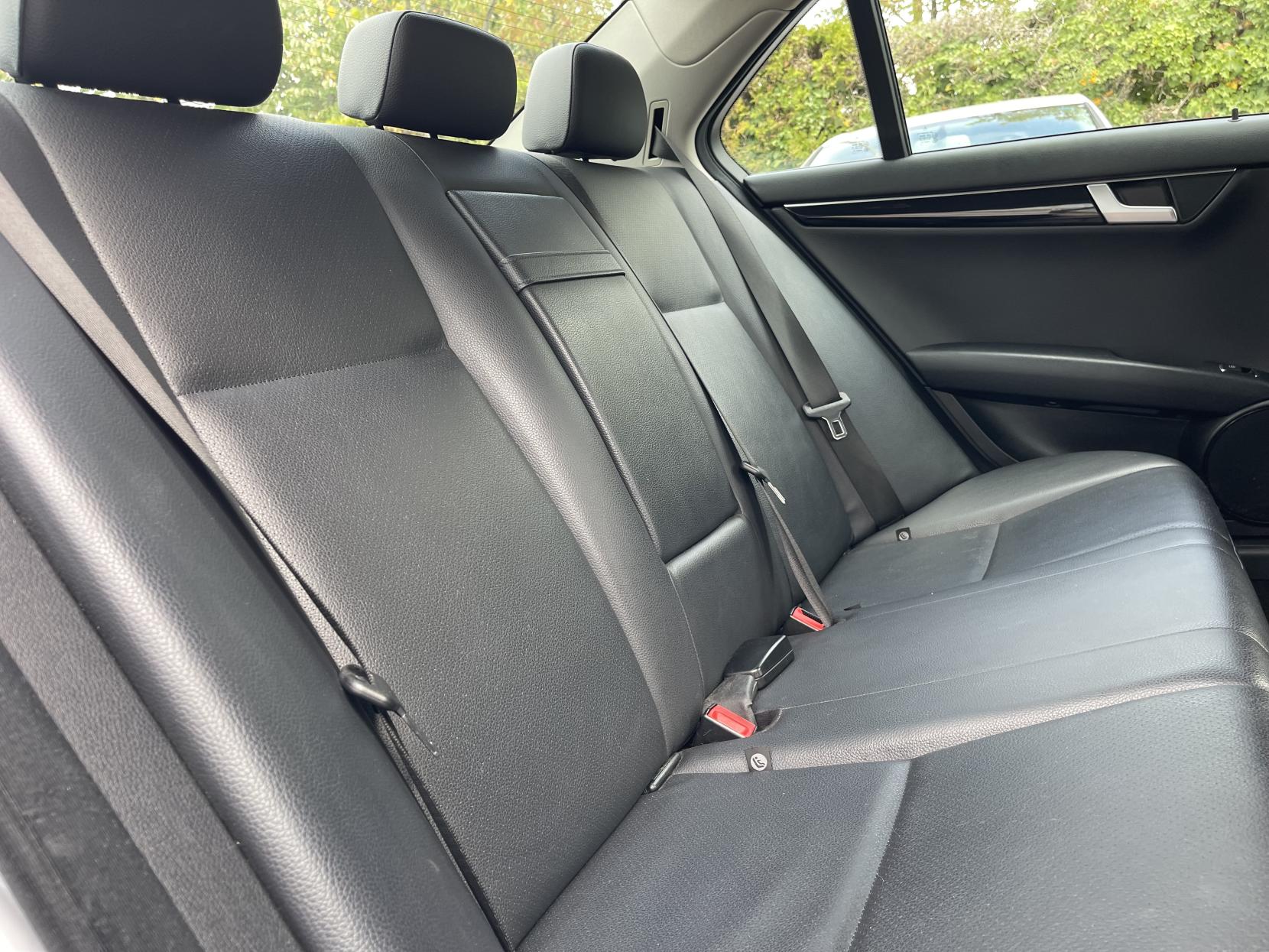 Mercedes-Benz C Class 1.6 C180 BlueEfficiency Executive SE Saloon 4dr Petrol G-Tronic+ Euro 5 (s/s) (156 ps)