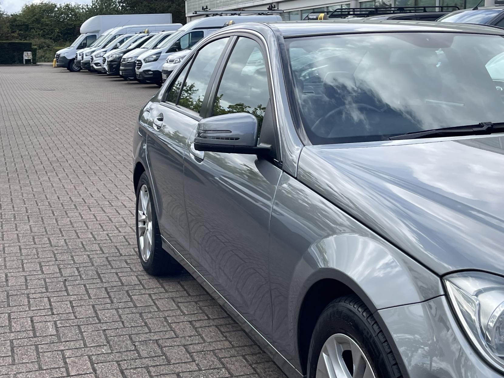 Mercedes-Benz C Class 1.6 C180 BlueEfficiency Executive SE Saloon 4dr Petrol G-Tronic+ Euro 5 (s/s) (156 ps)