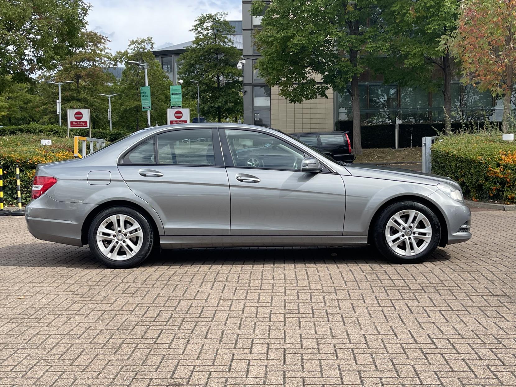 Mercedes-Benz C Class 1.6 C180 BlueEfficiency Executive SE Saloon 4dr Petrol G-Tronic+ Euro 5 (s/s) (156 ps)