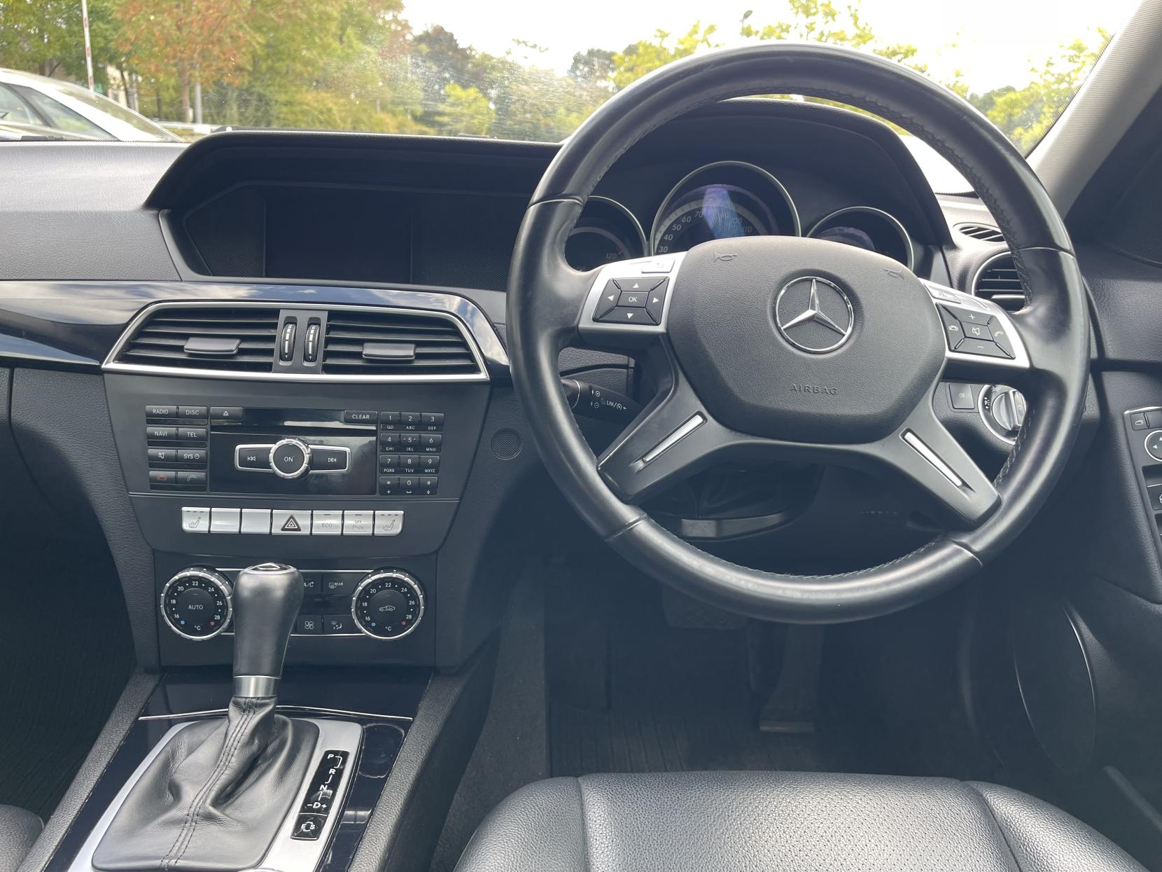 Mercedes-Benz C Class 1.6 C180 BlueEfficiency Executive SE Saloon 4dr Petrol G-Tronic+ Euro 5 (s/s) (156 ps)