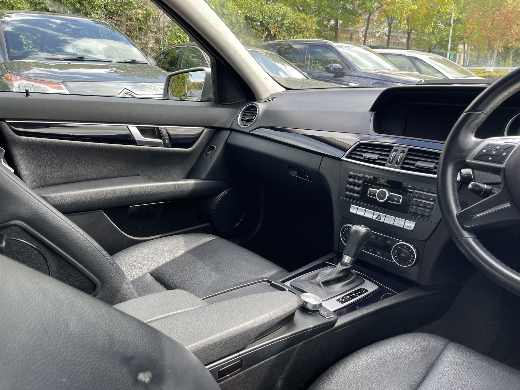 Mercedes-Benz C Class 1.6 C180 BlueEfficiency Executive SE Saloon 4dr Petrol G-Tronic+ Euro 5 (s/s) (156 ps)