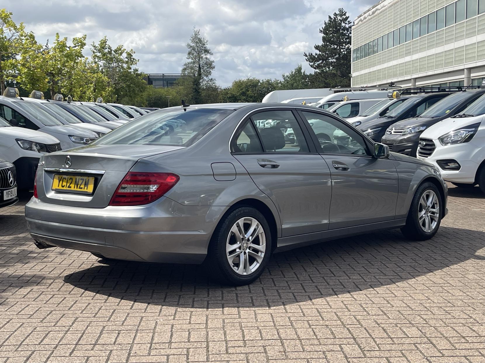 Mercedes-Benz C Class 1.6 C180 BlueEfficiency Executive SE Saloon 4dr Petrol G-Tronic+ Euro 5 (s/s) (156 ps)