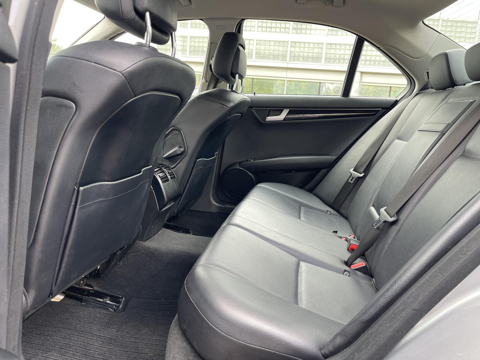 Mercedes-Benz C Class 1.6 C180 BlueEfficiency Executive SE Saloon 4dr Petrol G-Tronic+ Euro 5 (s/s) (156 ps)