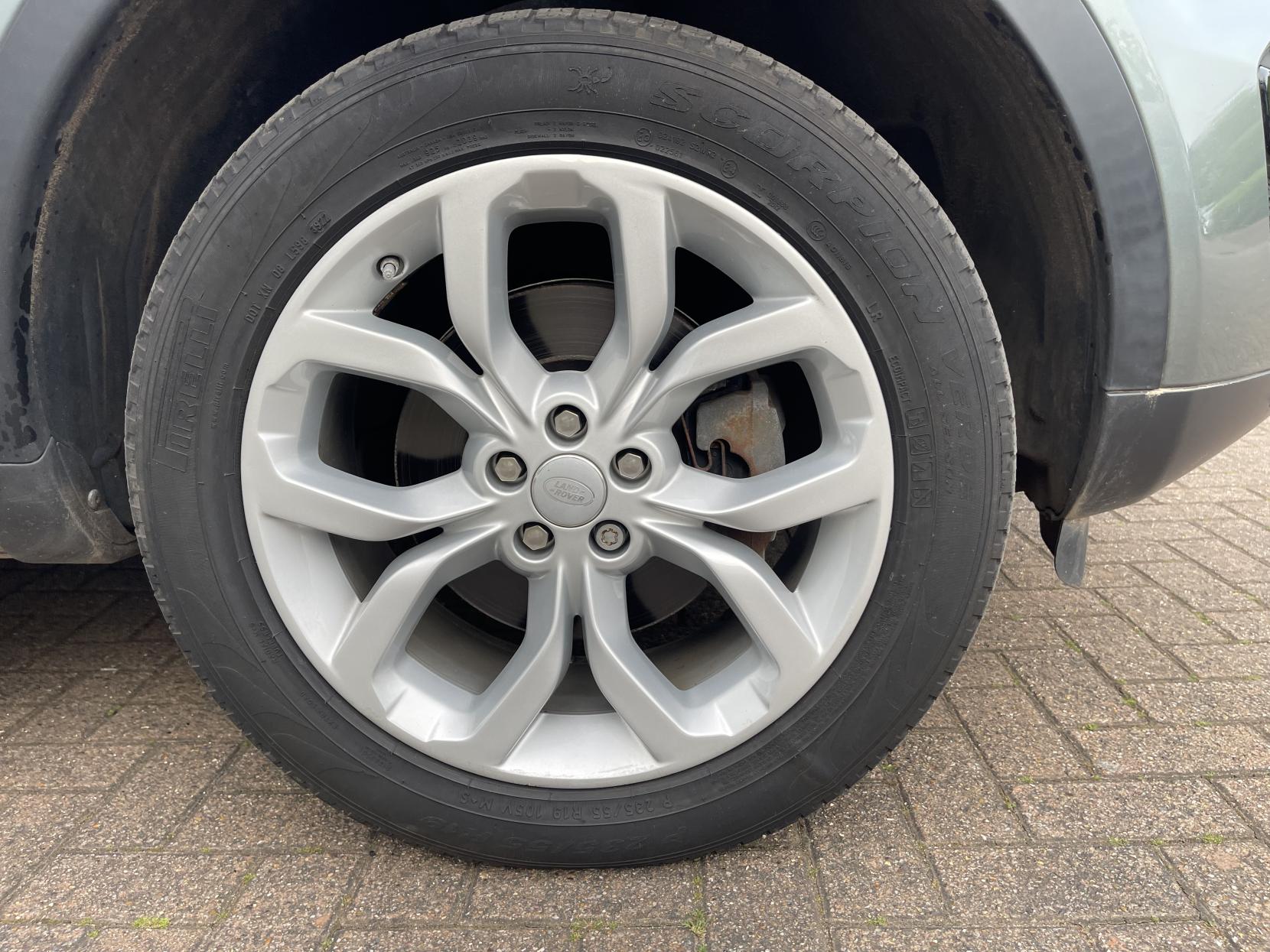 Land Rover Discovery Sport 2.0 TD4 HSE SUV 5dr Diesel Auto 4WD Euro 6 (s/s) (180 ps)