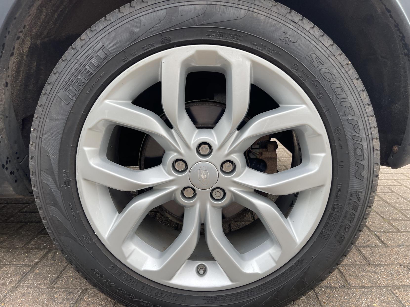 Land Rover Discovery Sport 2.0 TD4 HSE SUV 5dr Diesel Auto 4WD Euro 6 (s/s) (180 ps)