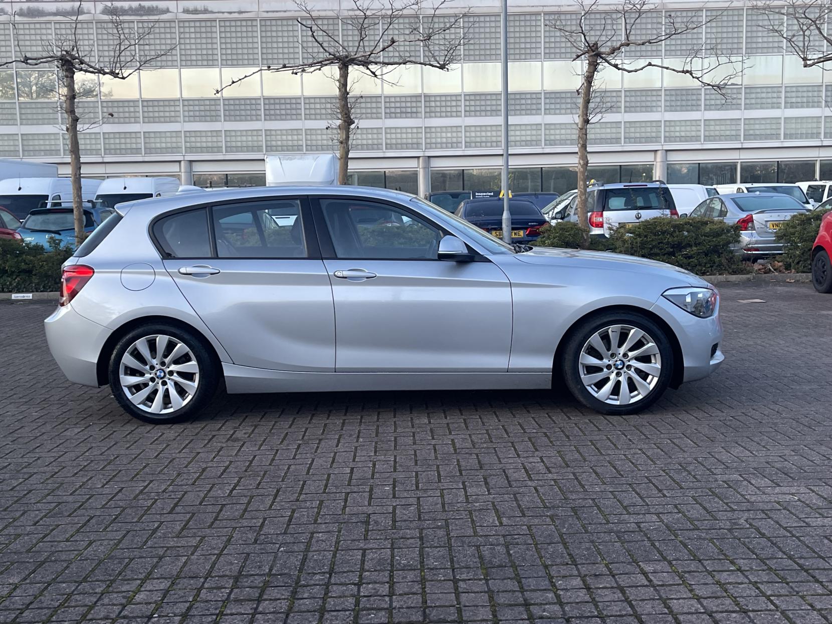 BMW 1 Series 1.6 118i SE Hatchback 5dr Petrol Auto Euro 5 (s/s) (170 ps)