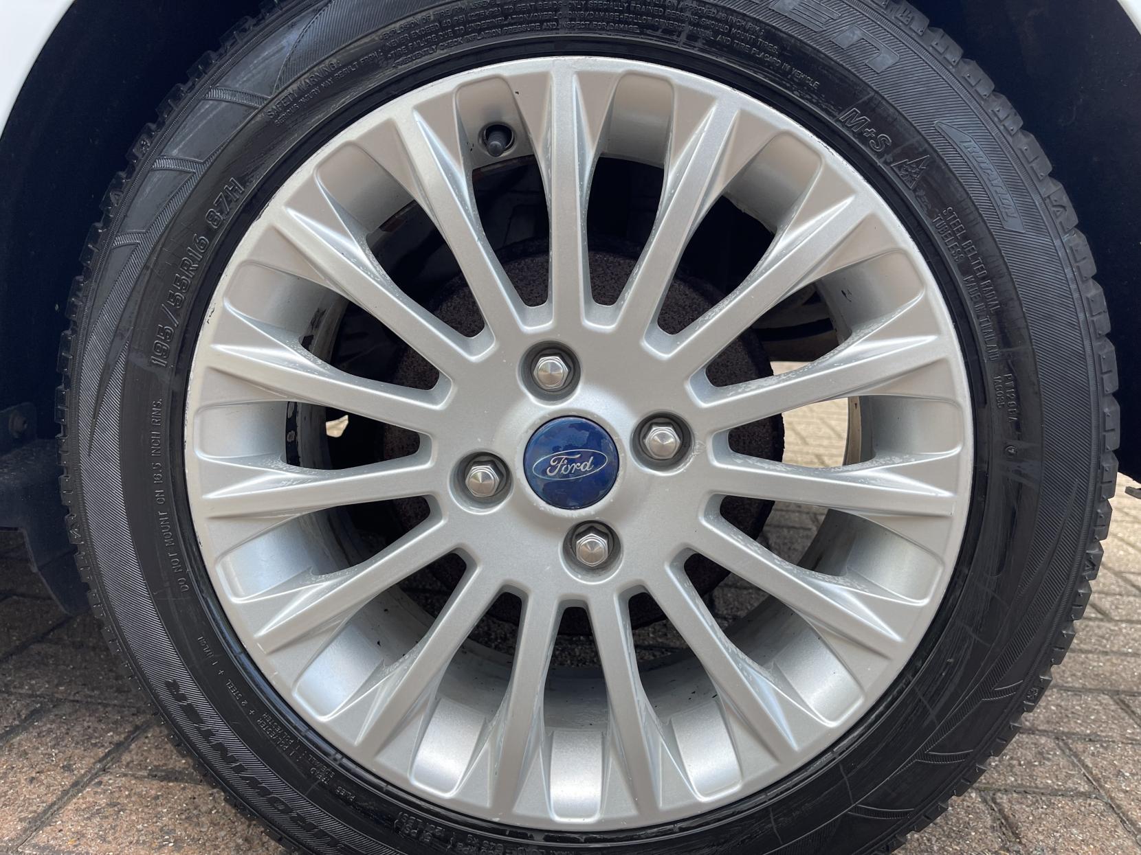 Ford B-Max 1.6 Titanium MPV 5dr Petrol Powershift Euro 5 (105 ps)