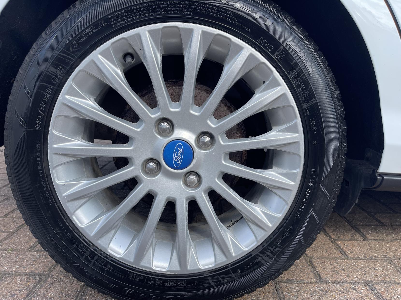 Ford B-Max 1.6 Titanium MPV 5dr Petrol Powershift Euro 5 (105 ps)