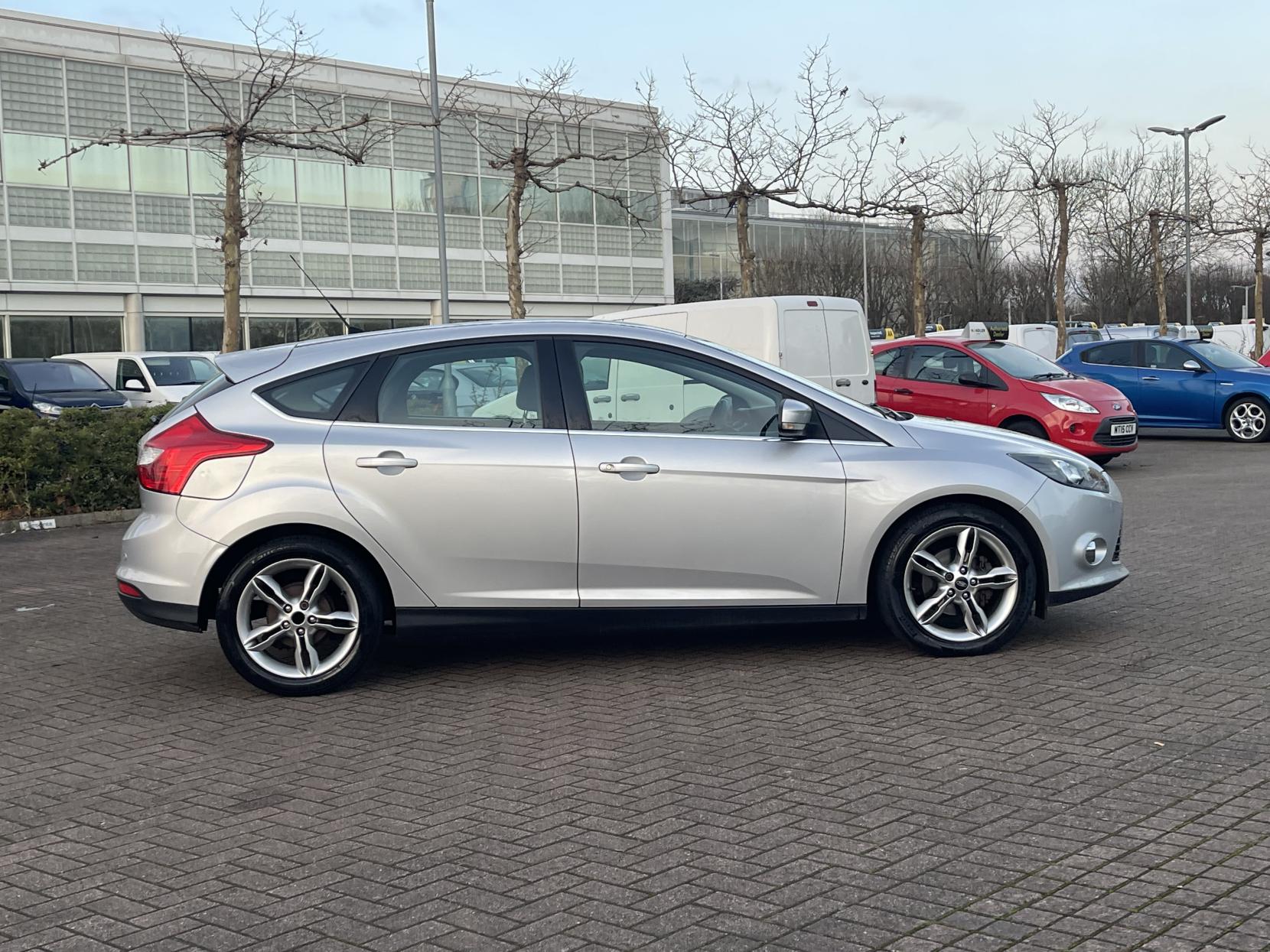 Ford Focus 1.0T EcoBoost Titanium Hatchback 5dr Petrol Manual Euro 5 (s/s) (125 ps)