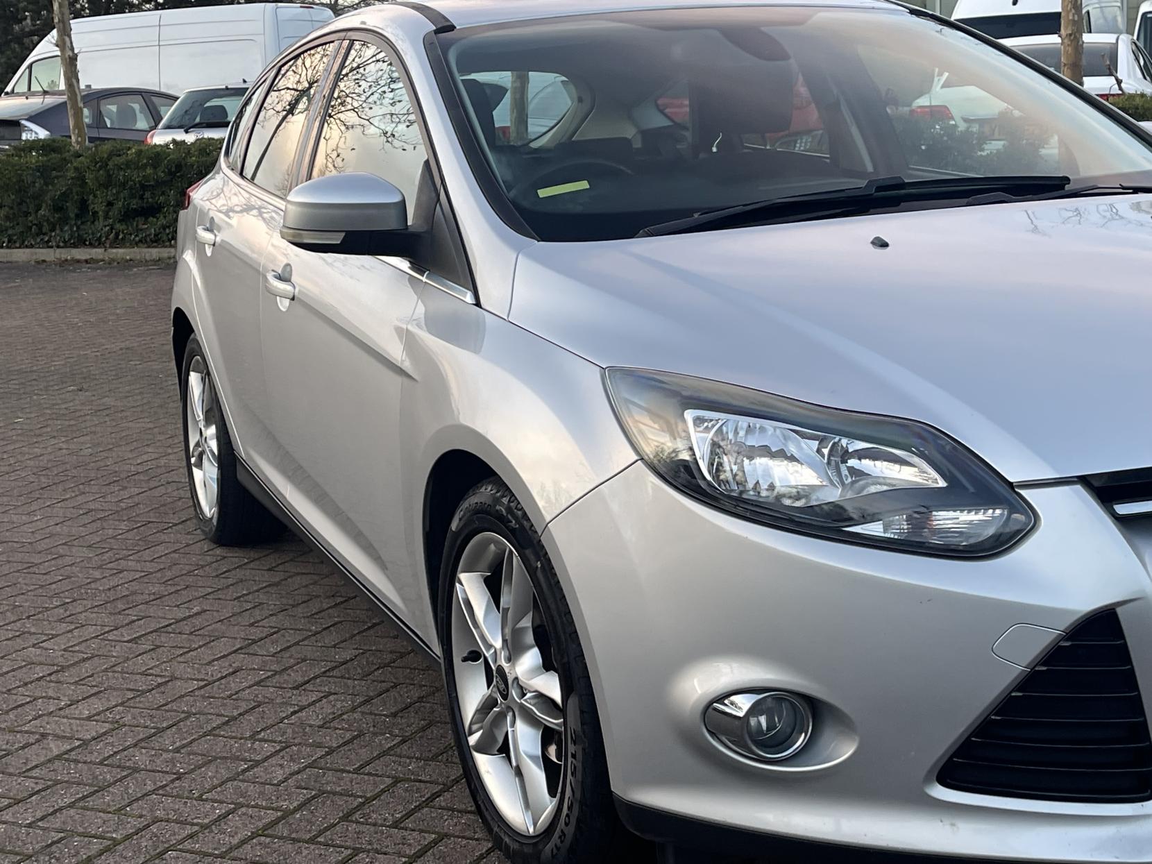 Ford Focus 1.0T EcoBoost Titanium Hatchback 5dr Petrol Manual Euro 5 (s/s) (125 ps)