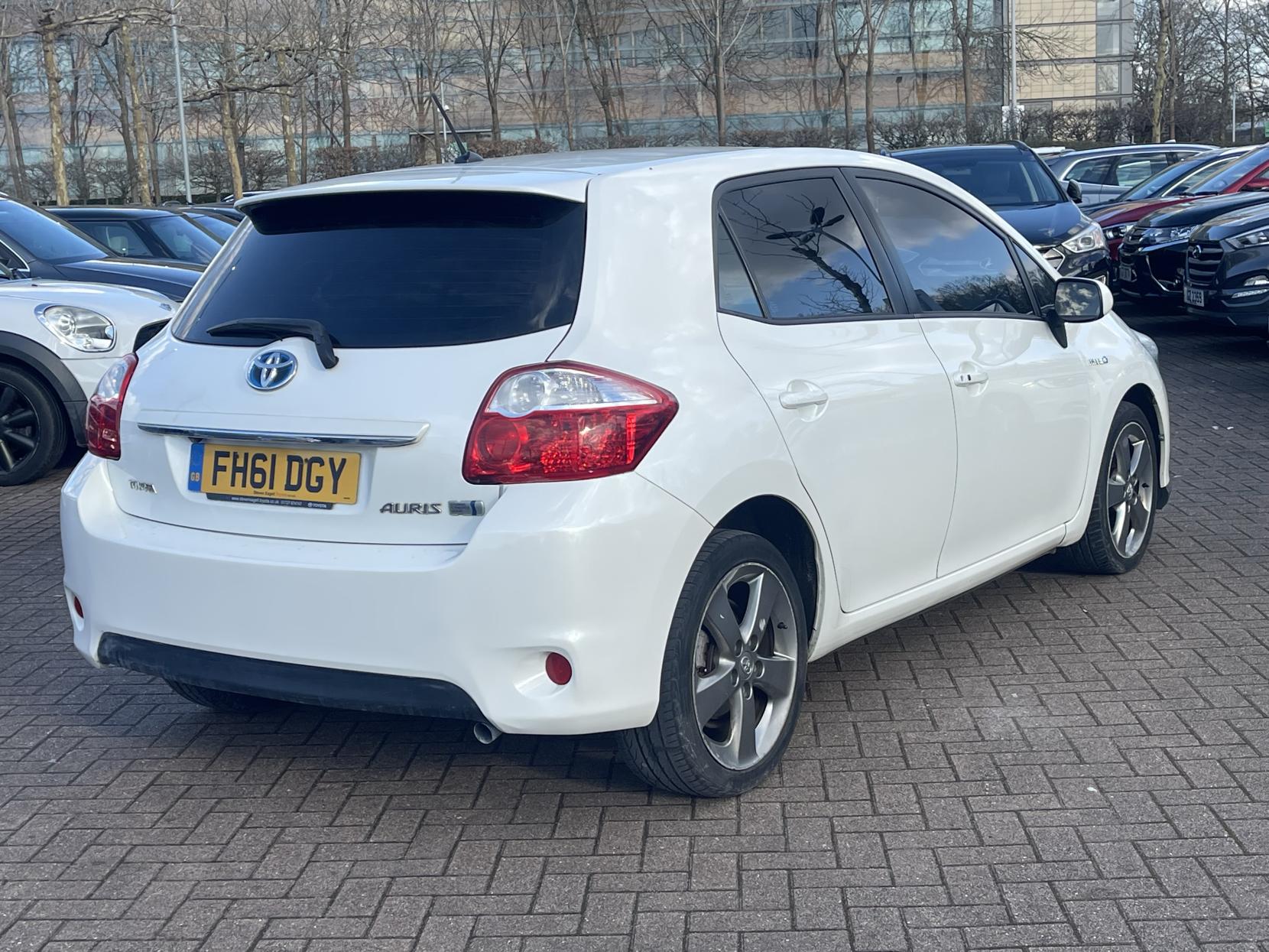 Toyota Auris 1.8 VVT-h T Spirit Hatchback 5dr Petrol Hybrid CVT Euro 5 (s/s) (136 ps)