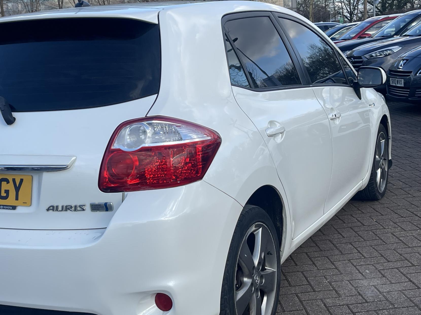Toyota Auris 1.8 VVT-h T Spirit Hatchback 5dr Petrol Hybrid CVT Euro 5 (s/s) (136 ps)