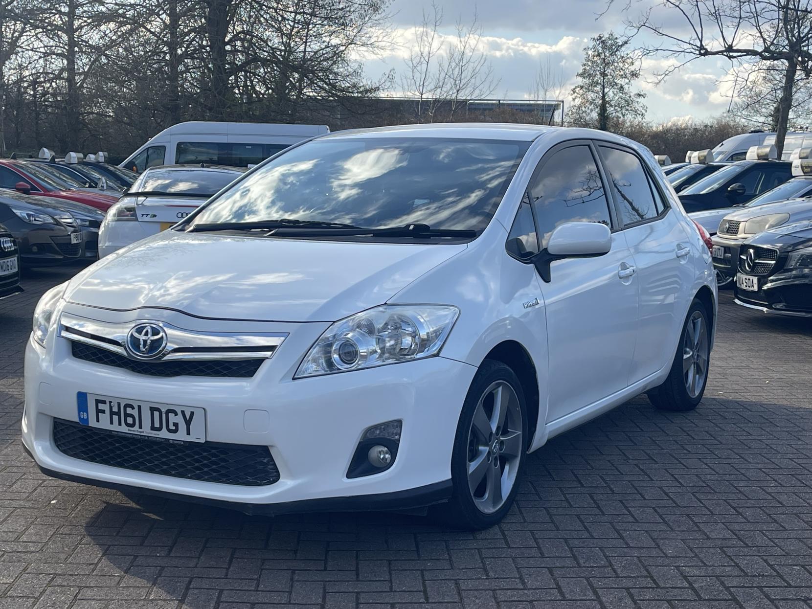 Toyota Auris 1.8 VVT-h T Spirit Hatchback 5dr Petrol Hybrid CVT Euro 5 (s/s) (136 ps)
