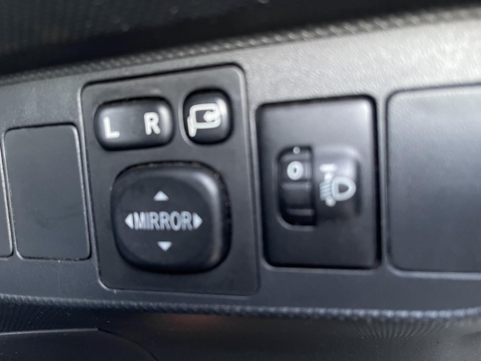 Toyota Auris 1.8 VVT-h T Spirit Hatchback 5dr Petrol Hybrid CVT Euro 5 (s/s) (136 ps)