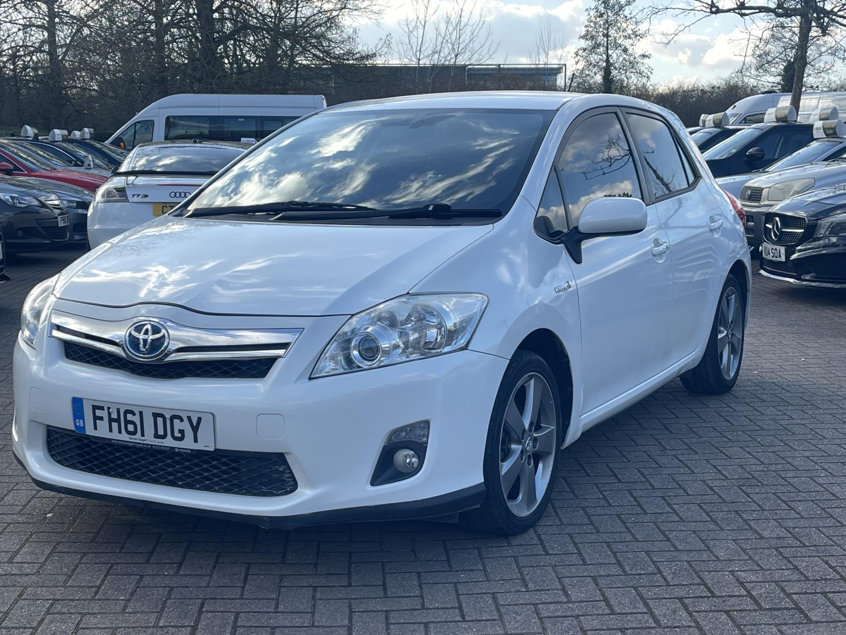 Toyota Auris 1.8 VVT-h T Spirit Hatchback 5dr Petrol Hybrid CVT Euro 5 (s/s) (136 ps)