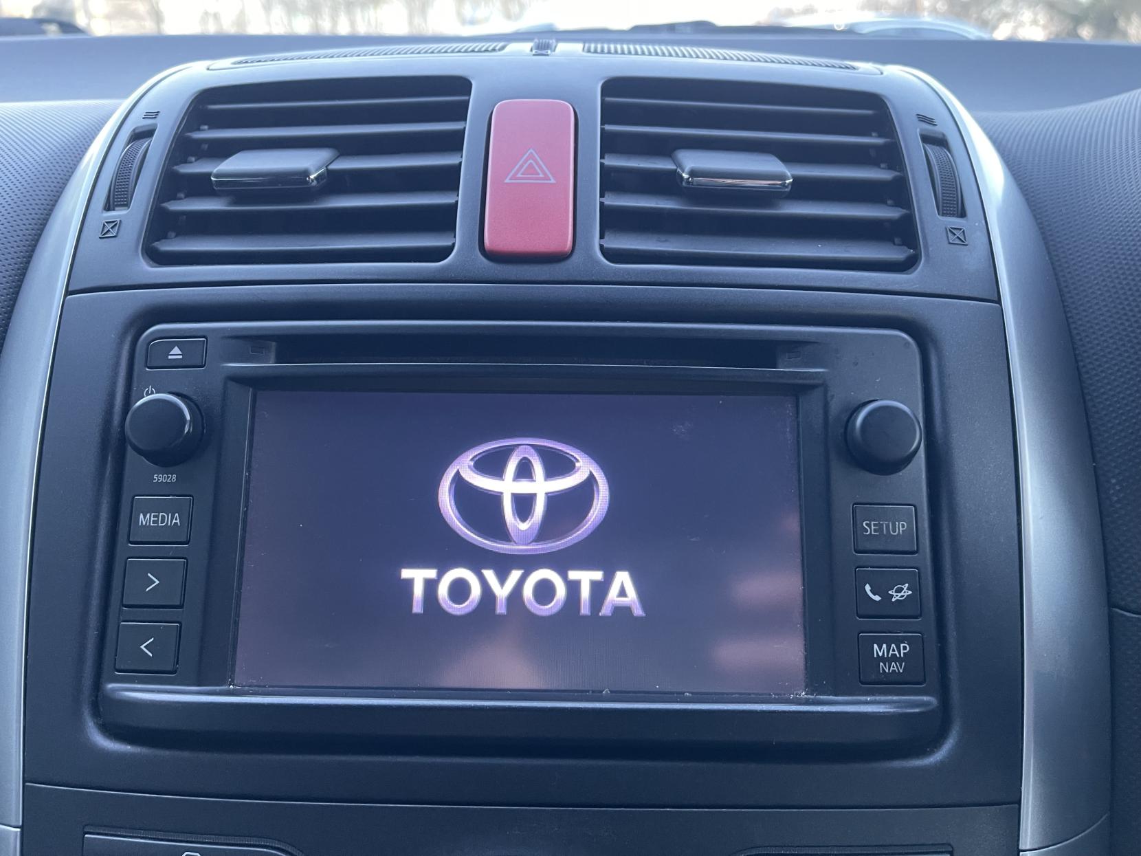 Toyota Auris 1.8 VVT-h T Spirit Hatchback 5dr Petrol Hybrid CVT Euro 5 (s/s) (136 ps)