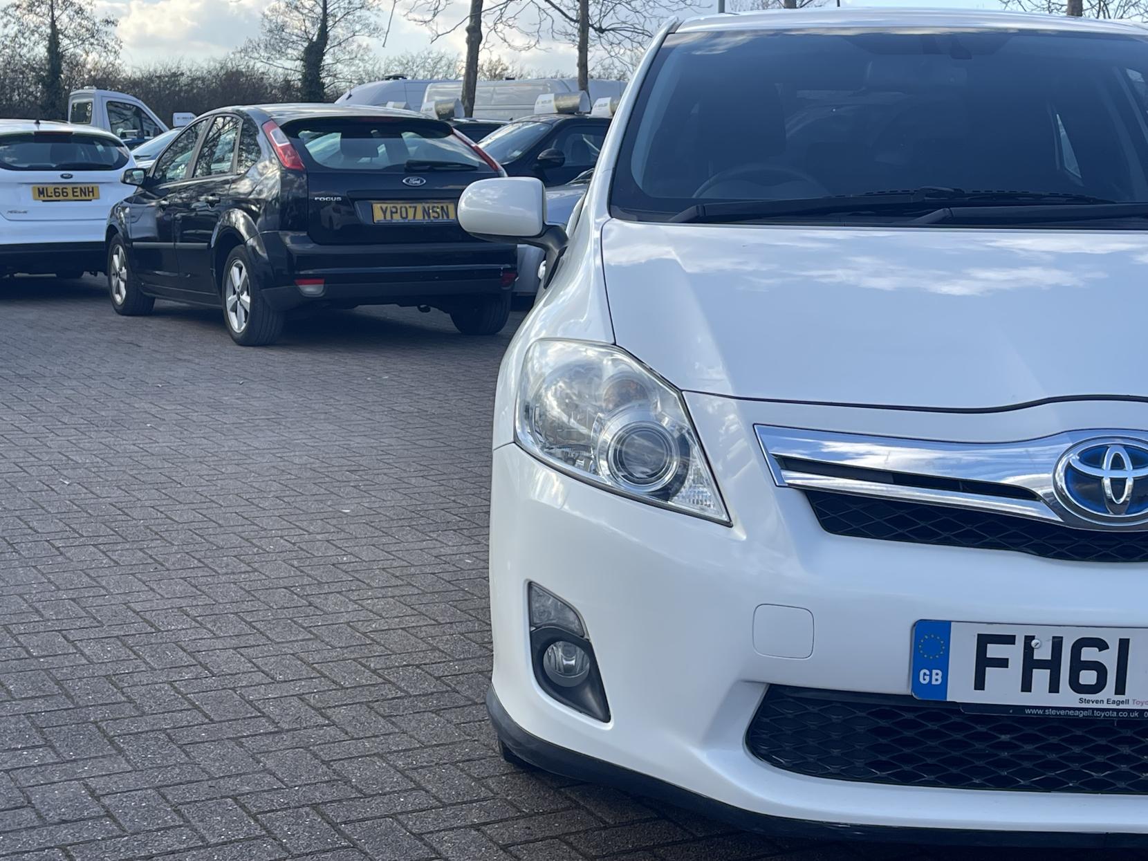 Toyota Auris 1.8 VVT-h T Spirit Hatchback 5dr Petrol Hybrid CVT Euro 5 (s/s) (136 ps)