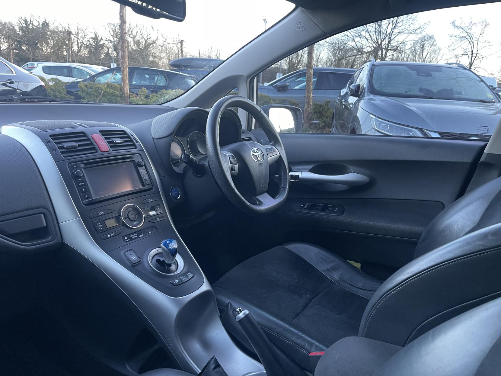 Toyota Auris 1.8 VVT-h T Spirit Hatchback 5dr Petrol Hybrid CVT Euro 5 (s/s) (136 ps)