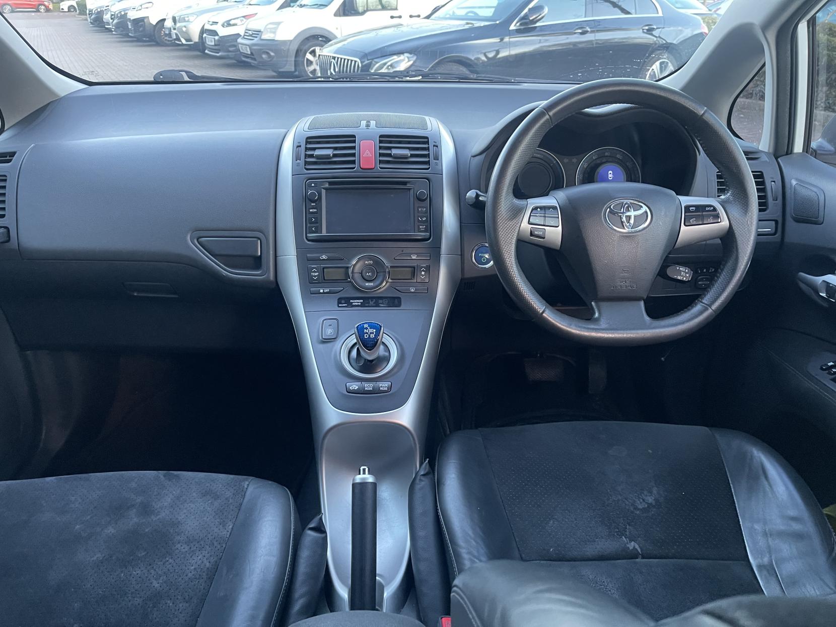 Toyota Auris 1.8 VVT-h T Spirit Hatchback 5dr Petrol Hybrid CVT Euro 5 (s/s) (136 ps)