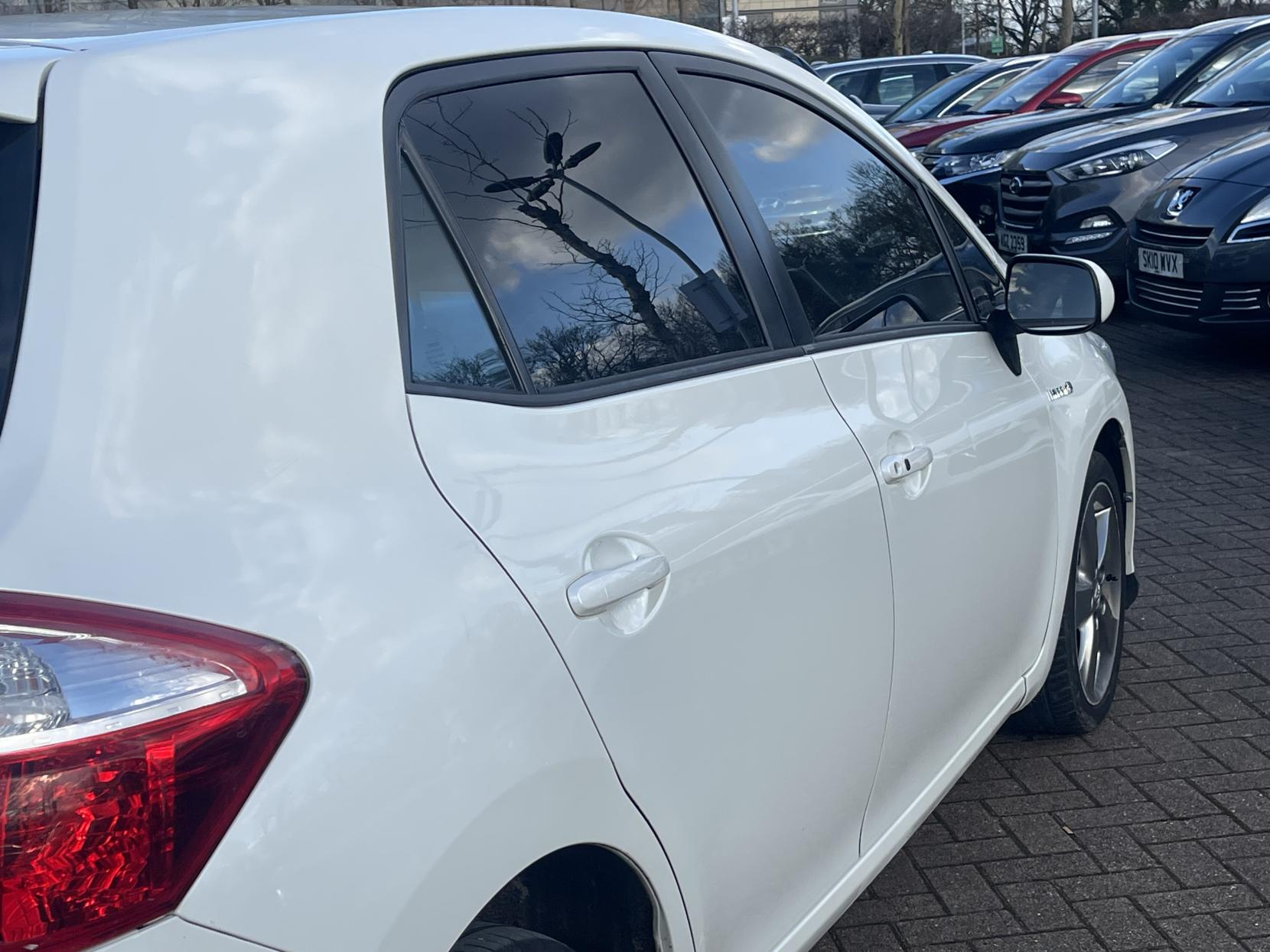 Toyota Auris 1.8 VVT-h T Spirit Hatchback 5dr Petrol Hybrid CVT Euro 5 (s/s) (136 ps)