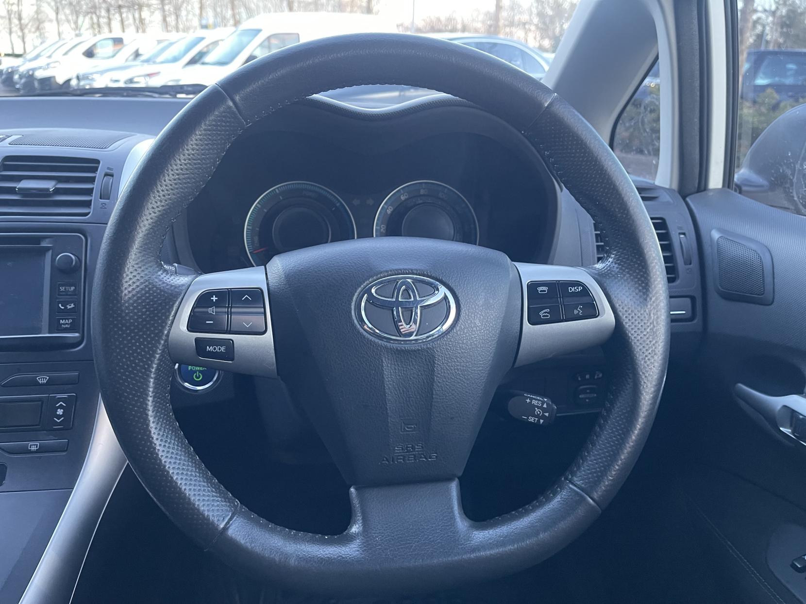 Toyota Auris 1.8 VVT-h T Spirit Hatchback 5dr Petrol Hybrid CVT Euro 5 (s/s) (136 ps)