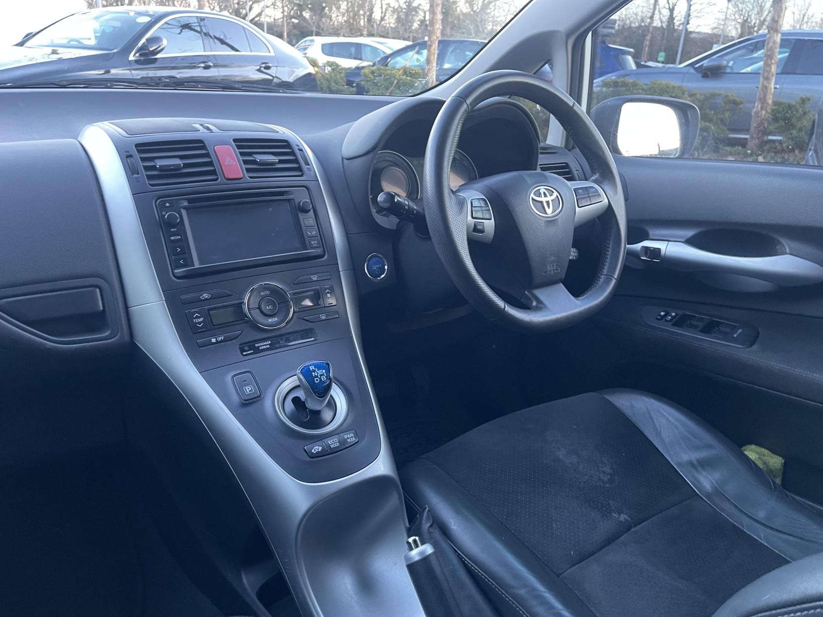 Toyota Auris 1.8 VVT-h T Spirit Hatchback 5dr Petrol Hybrid CVT Euro 5 (s/s) (136 ps)